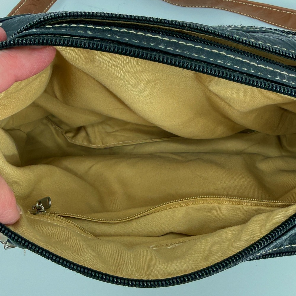 Stone & Co. Leather Crossbody Hobo Bag Black Tan Purse Zip Pocket Travel Neutral - Picture 7 of 15